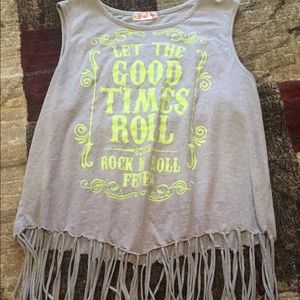 Sleeveless with fringes on the bottom